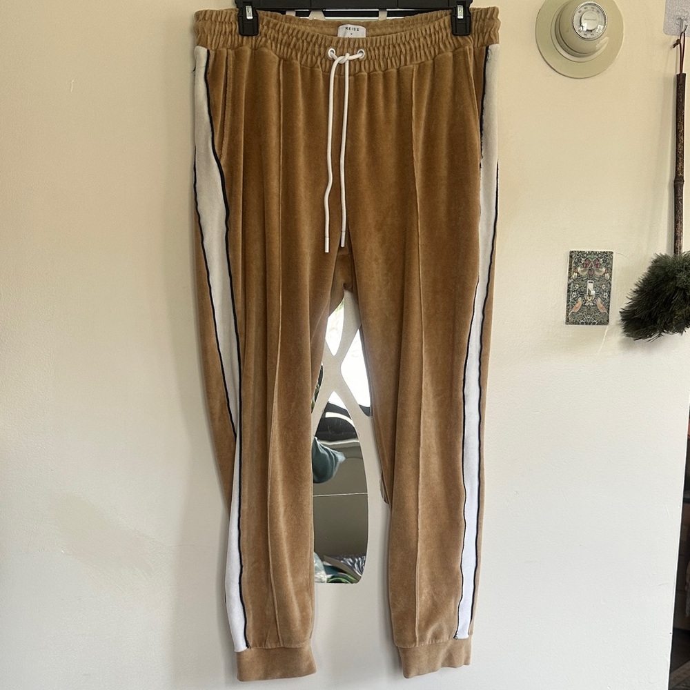 REISS x CHÉ Corso Velour Joggers - Camel/Gold with White Side Stripe (XL)